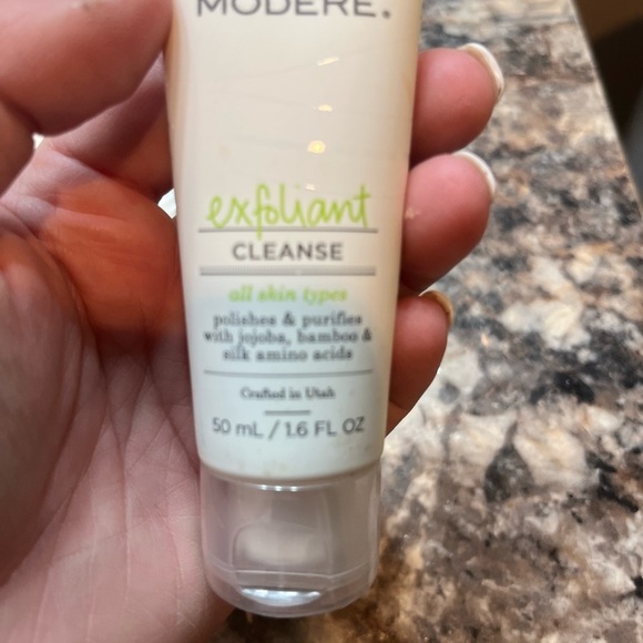 Cream Cleanser & Exfoliant Skincare - Picture 3 of 3